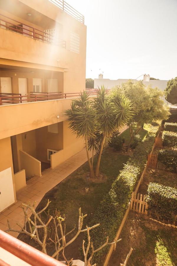 Magnífico duplex renovado con piscina garaje y jardín, frente a la playa de los Caños de Meca. Los Canos De Meca Exterior foto