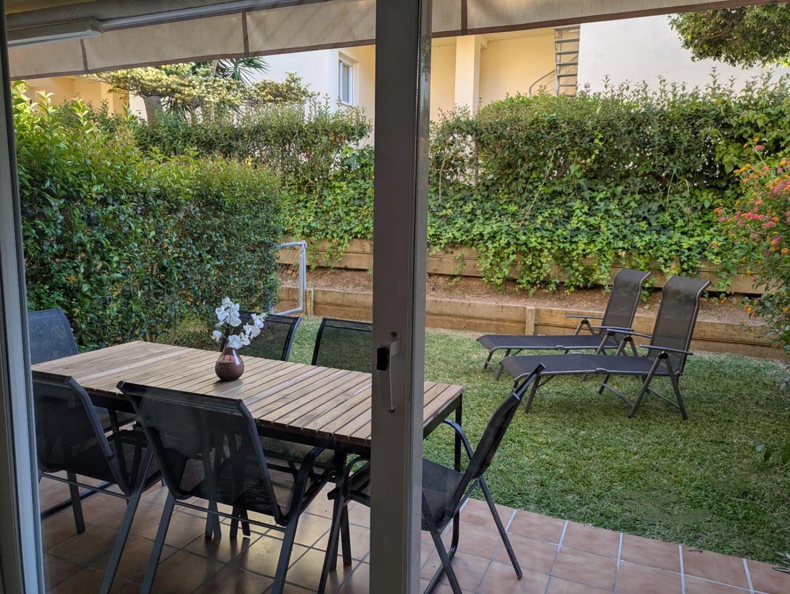 Magnífico duplex renovado con piscina garaje y jardín, frente a la playa de los Caños de Meca. Los Canos De Meca Exterior foto