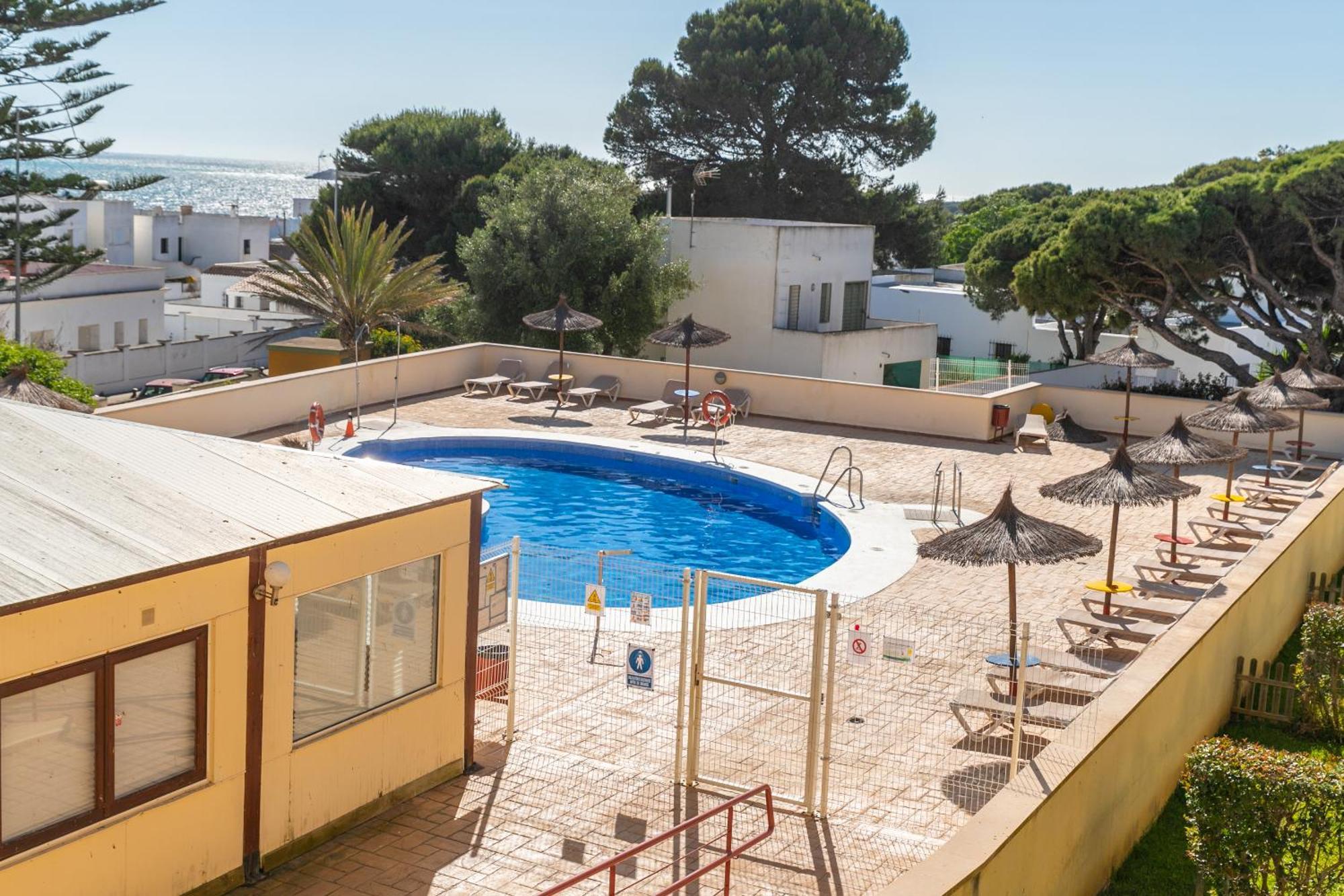 Magnífico duplex renovado con piscina garaje y jardín, frente a la playa de los Caños de Meca. Los Canos De Meca Exterior foto